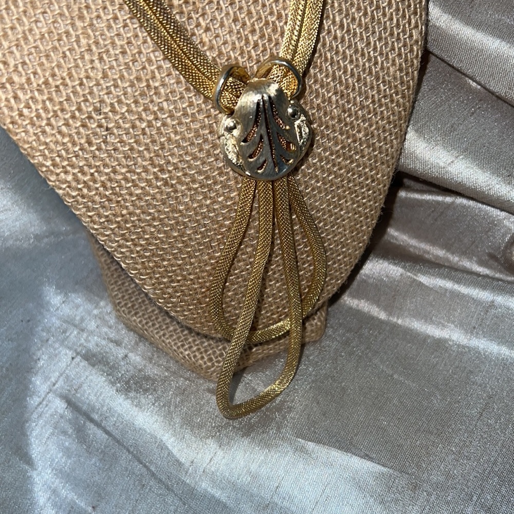 Vintage gold mesh necklace - Picture 4 of 5